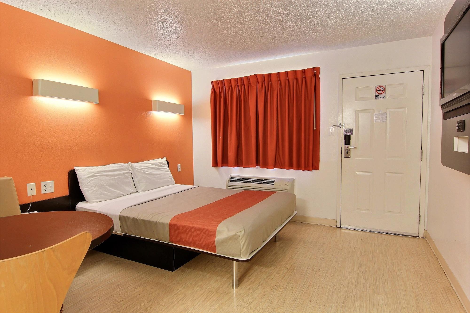 Hotel 6-austin, Tx Austin