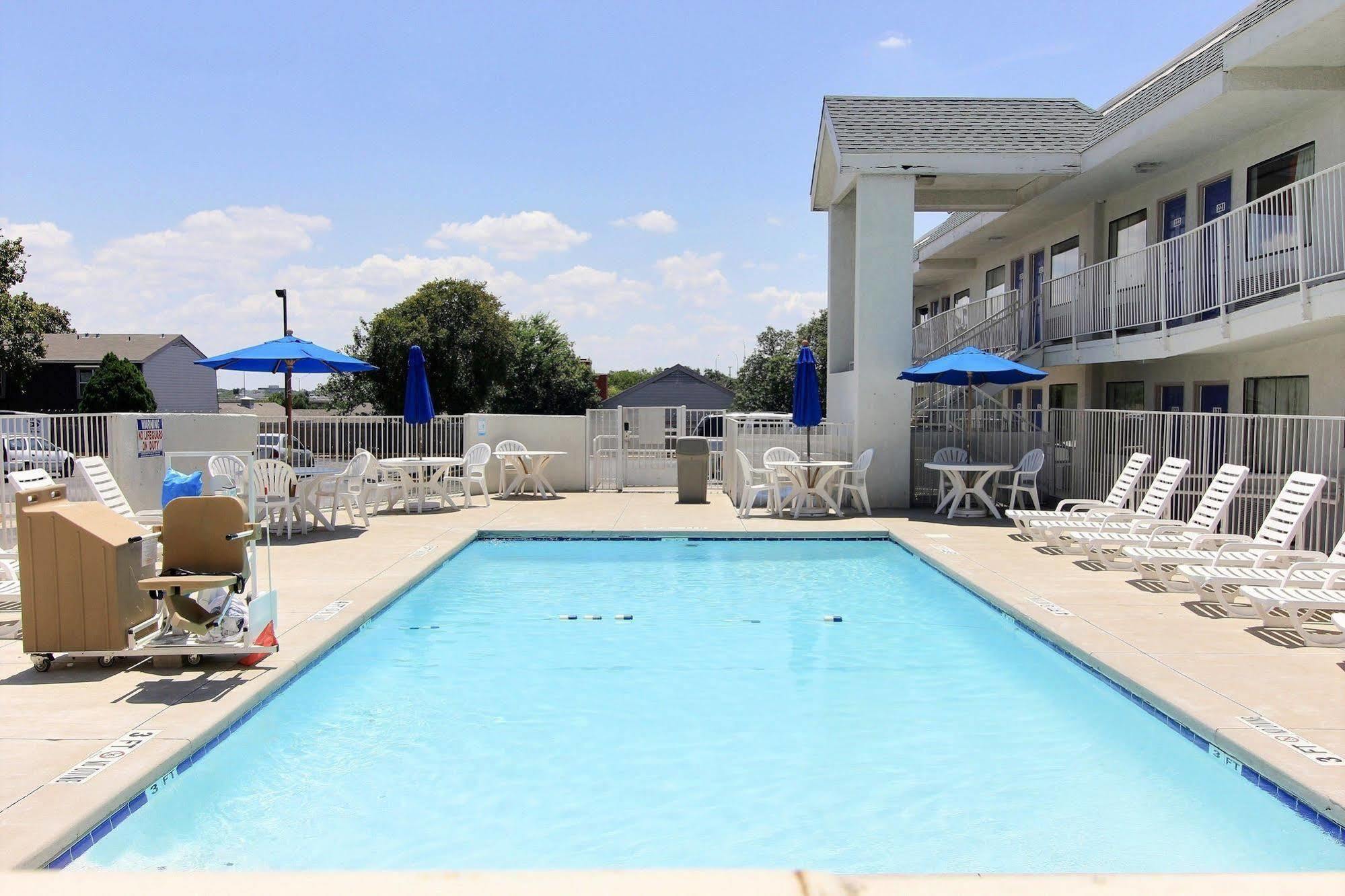Hotel 6-austin, Tx 2*