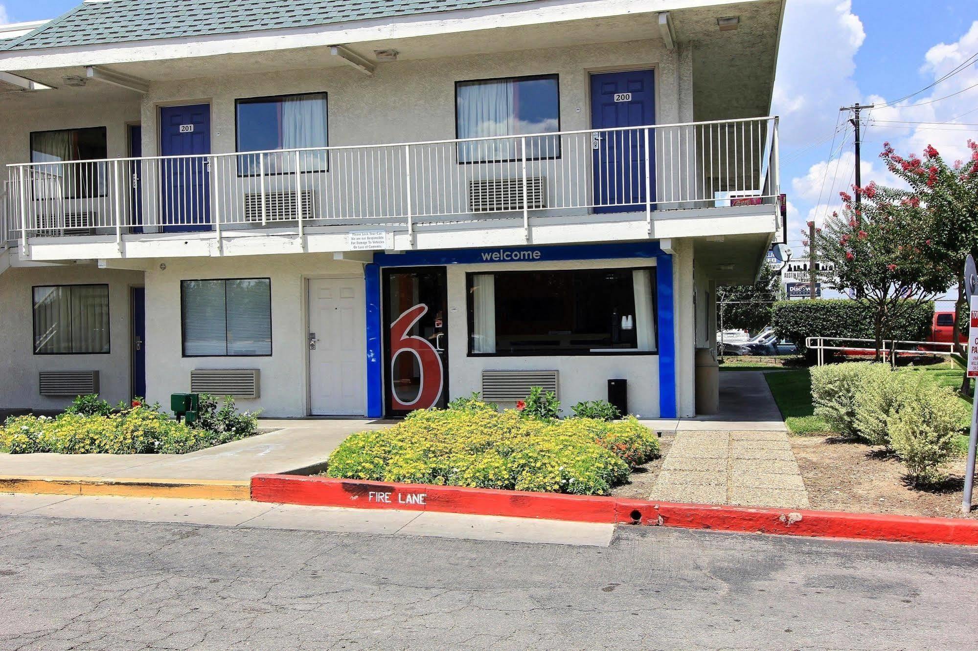 Hotel 6-austin, Tx 2*