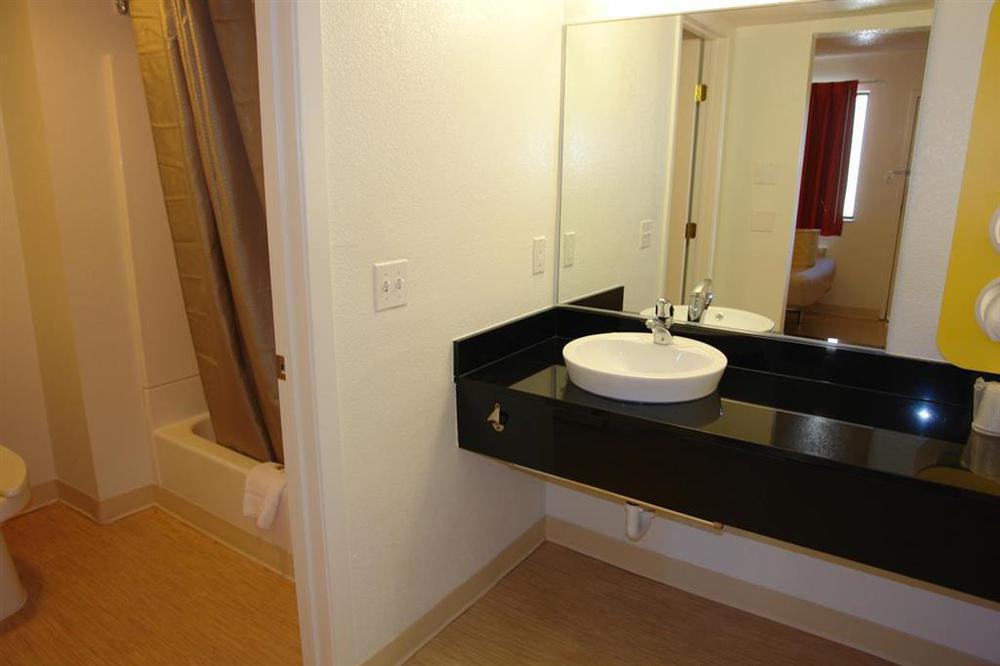 Hotel 6-austin, Tx